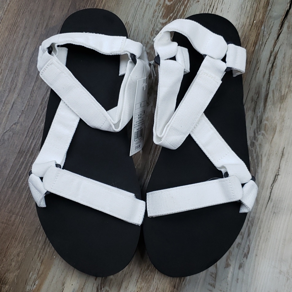 NWT Wild Fable White and Black Sandal Size 12